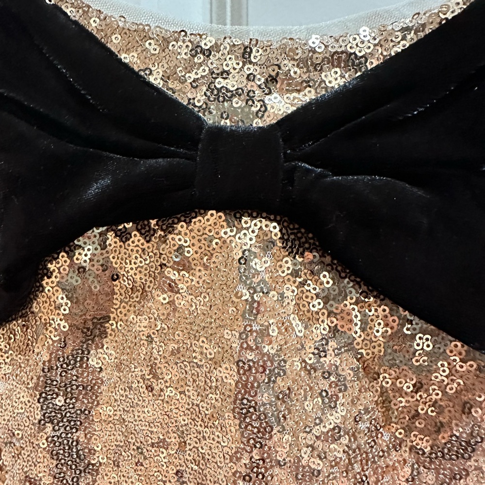 NEW Cat & Jack Girl’s Gold Sequin Dress with Black Velvet Bow sz. 8 - Picture 2 of 7